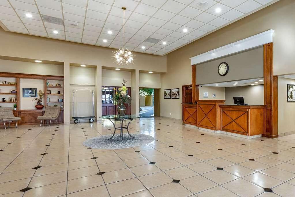 Clarion Inn & Suites, Roswell Exterior foto
